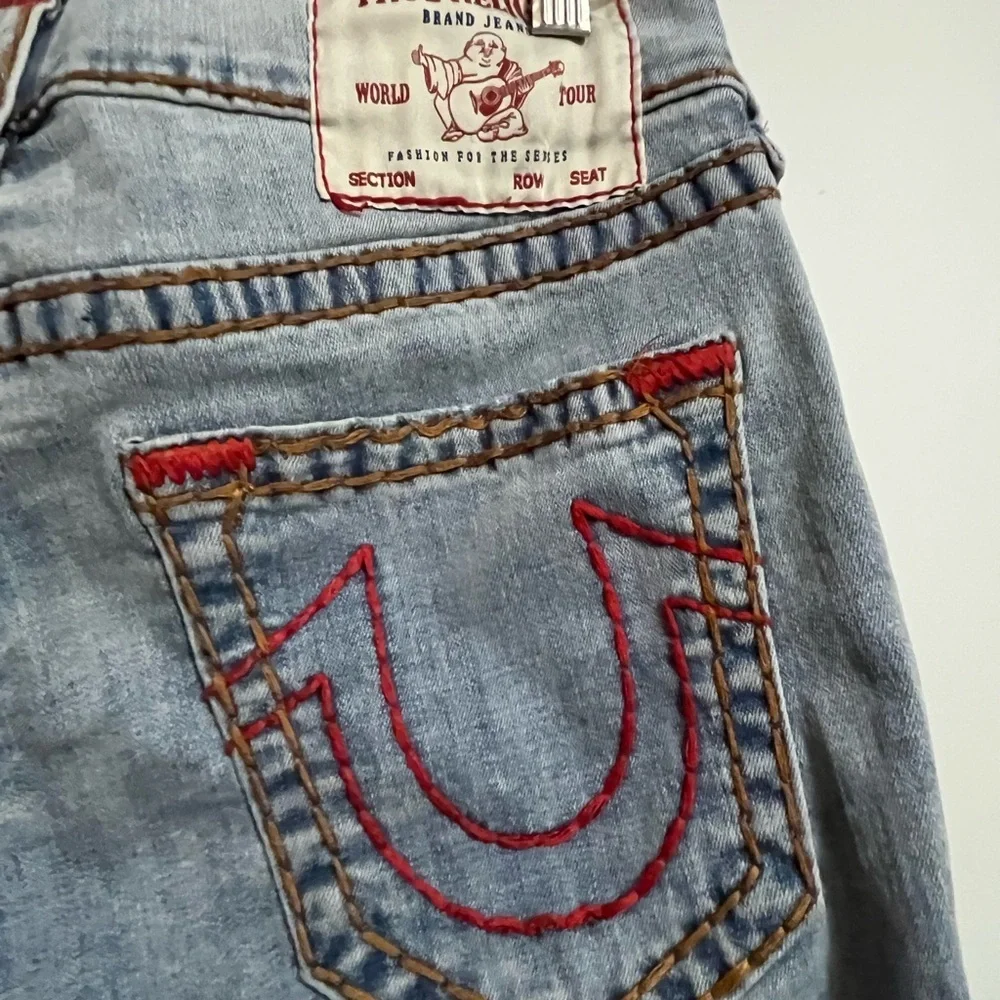True Religion Light Blue Rocco Relaxed Skinny Jeans with Red Stitching Sz 31 Men